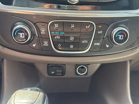 Used 2020 Chevrolet Traverse LT w/ LT Premium Package AWD/4WD image 28