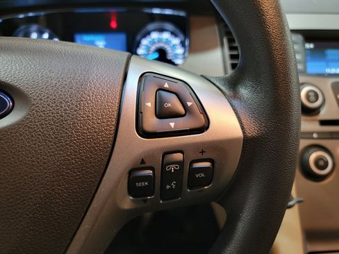 Used 2018 Ford Taurus SE image 26