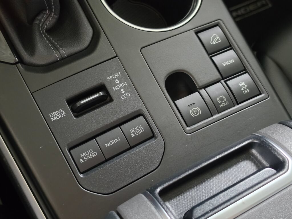 Used 2023 Toyota Highlander XLE AWD/4WD image 34