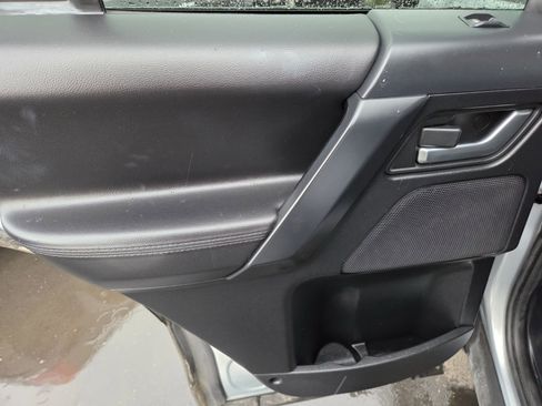 Used 2012 Land Rover LR2 HSE image 10