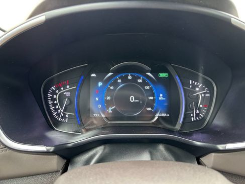 Used 2019 Hyundai Santa Fe SEL AWD/4WD image 16