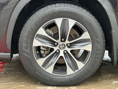 Used 2021 Toyota Highlander XLE image 27