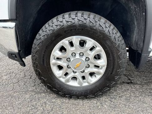 Used 2024 Chevrolet Silverado 2500 LT AWD/4WD image 10