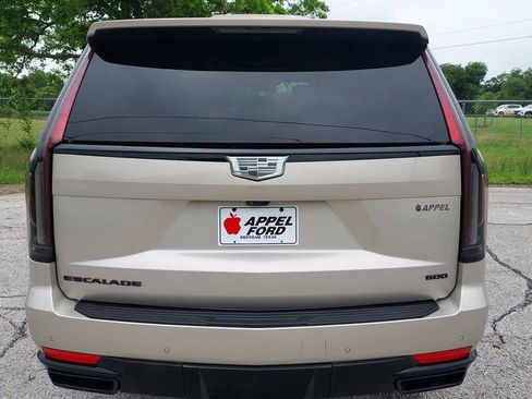 Used 2024 Cadillac Escalade Sport Platinum w/ LPO, ONYX Package AWD/4WD image 4