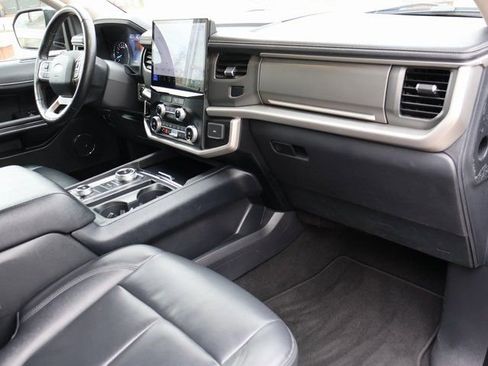 Used 2024 Ford Expedition Max XLT image 11