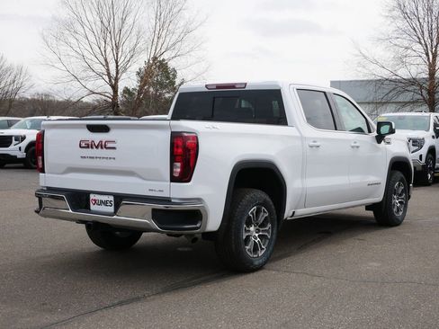 New 2026 GMC Sierra 1500 SLE w/ Preferred Package AWD/4WD image 4