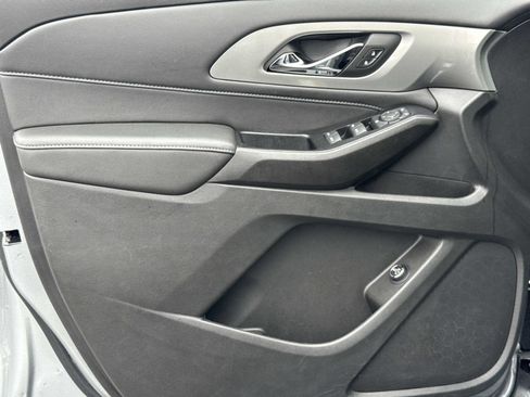 Used 2023 Chevrolet Traverse LT image 17