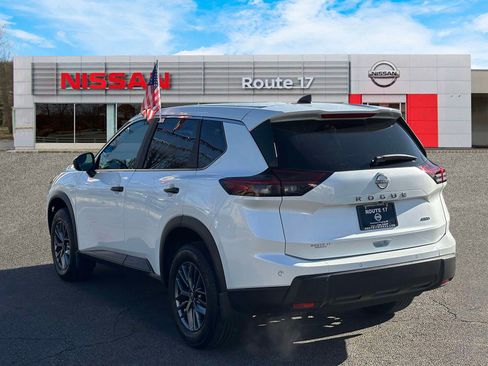 Used 2025 Nissan Rogue S image 4