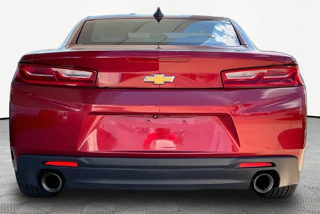 Used 2018 Chevrolet Camaro LT RWD image 6