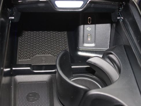 Used 2026 Mercedes-Benz GLC 300 image 27