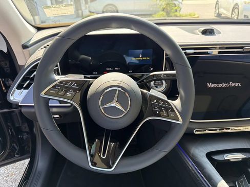 Used 2025 Mercedes-Benz E 450 4MATIC Sedan image 22