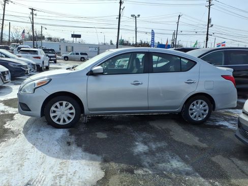 Used 2017 Nissan Versa SV image 4