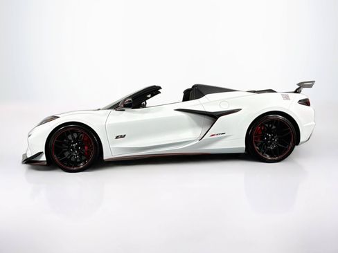 Used 2025 Chevrolet Corvette Z06 w/ Z07 Performance Package RWD image 14