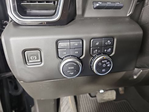 Used 2024 GMC Sierra 3500 Denali w/ Denali Reserve Package AWD/4WD image 27