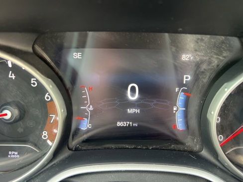 Used 2017 Jeep Compass Latitude w/ Popular Equipment Group FWD image 7
