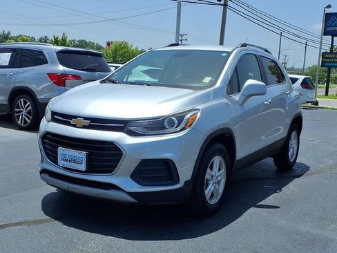 Used 2018 Chevrolet Trax LT w/ LT Convenience Package AWD/4WD image 5