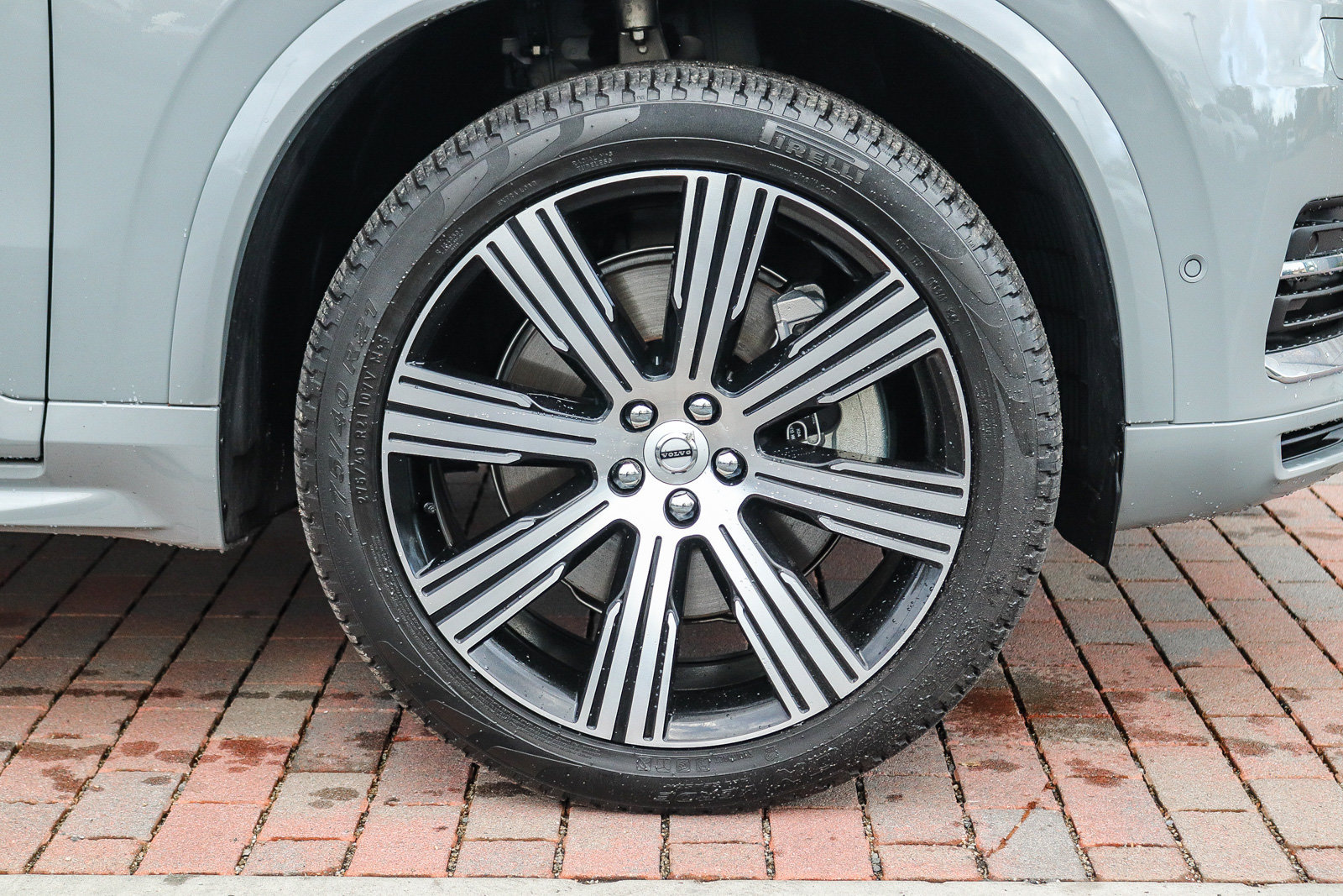 Used 2025 Volvo XC90 T8 Plus w/ Protection Package Premier AWD/4WD image 11