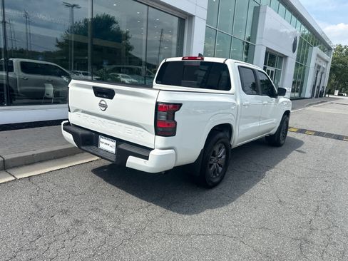 Used 2025 Nissan Frontier SV RWD image 7