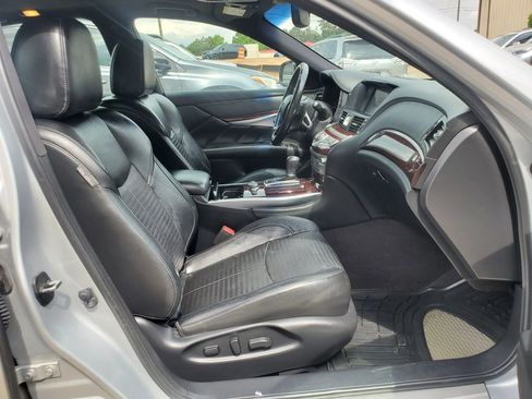 Used 2017 INFINITI Q70 3.7 w/ Sport Package RWD image 29