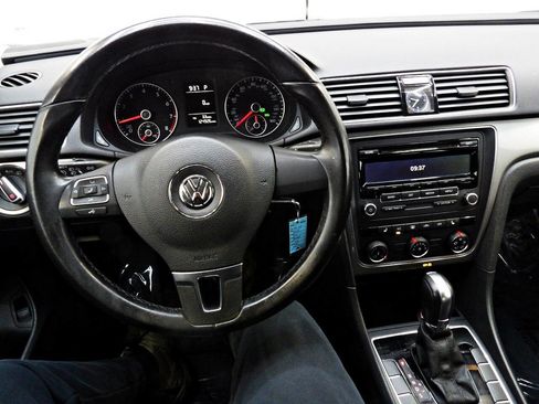 Used 2015 Volkswagen Passat 1.8T Wolfsburg Edition image 16