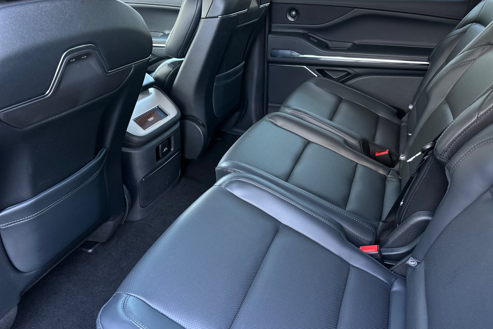 New 2026 Lincoln Navigator L Premier AWD/4WD image 11