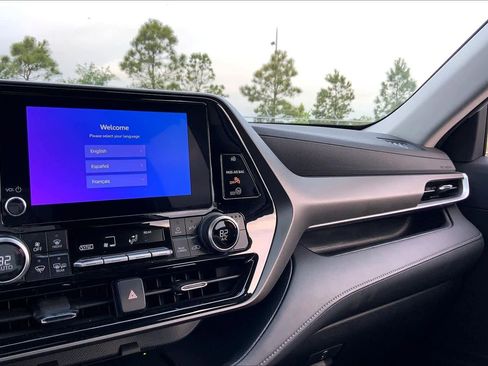 Used 2023 Toyota Highlander XLE image 35