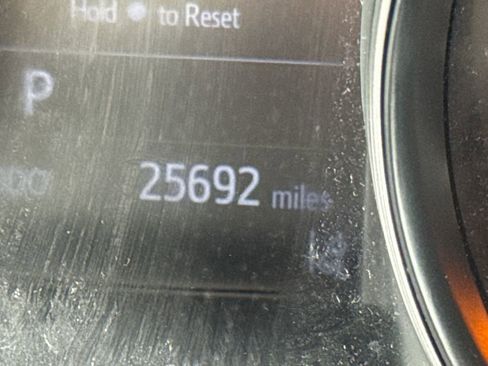 Used 2019 Toyota C-HR XLE image 17