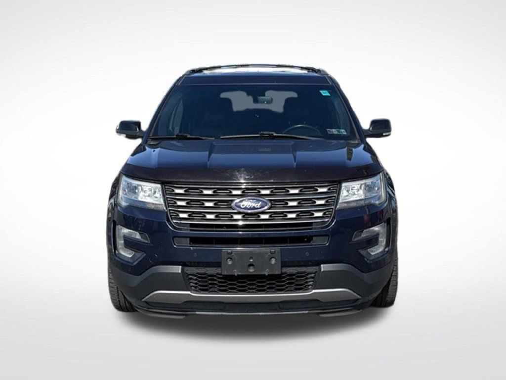 Used 2016 Ford Explorer XLT w/ Equipment Group 202A AWD/4WD image 2