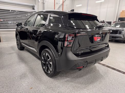 Used 2025 Nissan Kicks SV w/ SV Premium Package image 30