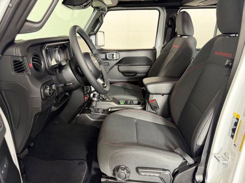 Used 2026 Jeep Wrangler Unlimited Rubicon AWD/4WD image 25