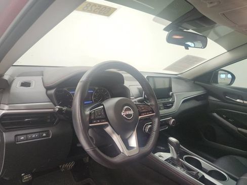 Used 2024 Nissan Altima 2.5 SR FWD image 12