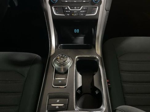 Used 2020 Ford Fusion SE image 15