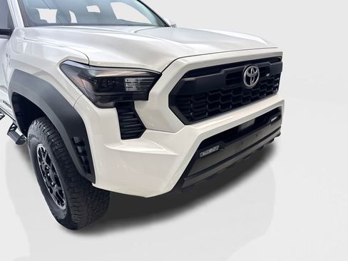 Used 2024 Toyota Tacoma TRD Off-Road AWD/4WD image 17