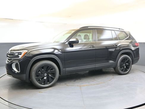 New 2026 Volkswagen Atlas SE w/ Black Wheel Package AWD/4WD image 2