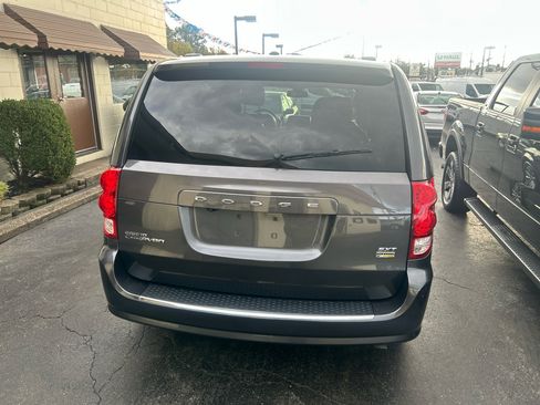 Used 2019 Dodge Grand Caravan SXT image 5