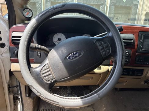 Used 2005 Ford F350 Lariat AWD/4WD image 14