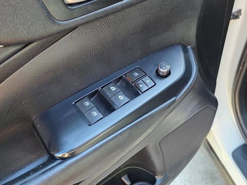 Used 2018 Toyota Highlander SE FWD image 32