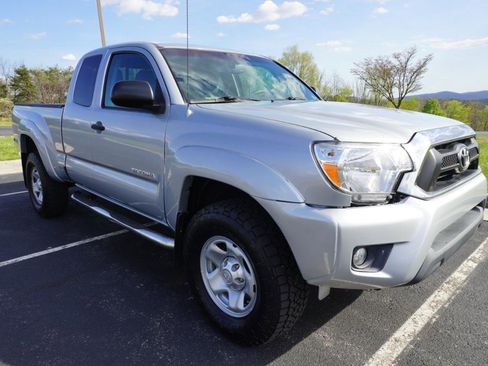 Used 2012 Toyota Tacoma PreRunner w/ SR5 Pkg image 15