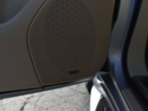 Used 2013 Lexus LX 570 4WD w/ Luxury Pkg image 29