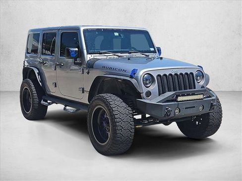 Used 2015 Jeep Wrangler Unlimited Rubicon w/ Connectivity Group AWD/4WD image 3