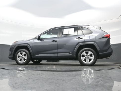 Used 2020 Toyota RAV4 XLE image 29