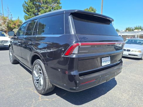 Used 2025 Lincoln Navigator Reserve AWD/4WD image 4