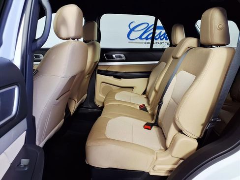 Used 2017 Ford Explorer XLT w/ Equipment Group 201A image 9