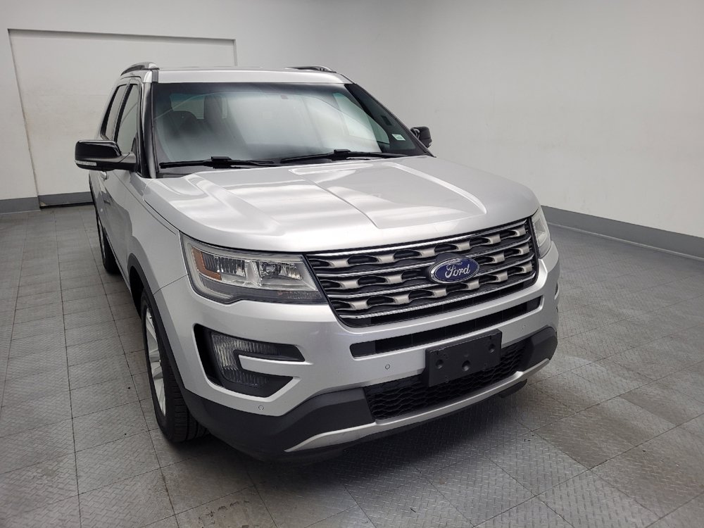 Used 2016 Ford Explorer XLT w/ Equipment Group 202A FWD image 14