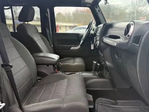 Used 2012 Jeep Wrangler Unlimited Sahara AWD/4WD image 20