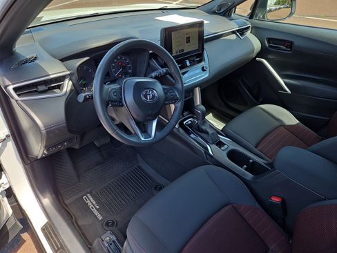 Used 2025 Toyota Corolla Cross AWD Hybrid w/ Moonroof Package image 15