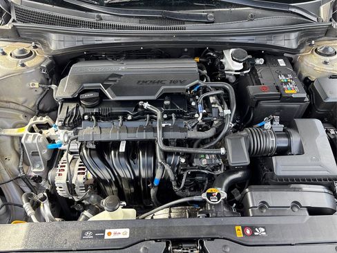 Used 2025 Hyundai Elantra Limited FWD image 13