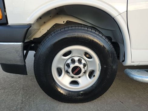 Used 2024 GMC Savana 2500 w/ Driver Convenience Package image 31