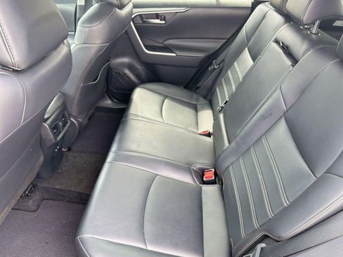 Used 2020 Toyota RAV4 XLE Premium FWD image 27