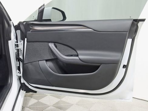 Used 2022 Tesla Model S image 36